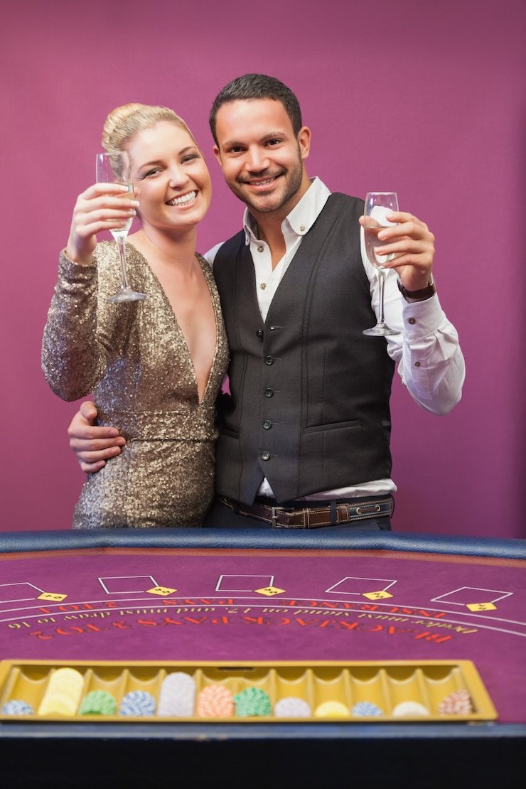 Aviator and Sweet Bonanza slot game interfaces on ligaciputra slot platform